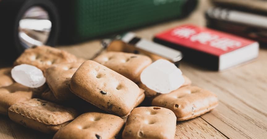 防災の日には、お菓子など非常食の見直しで早めの対策を