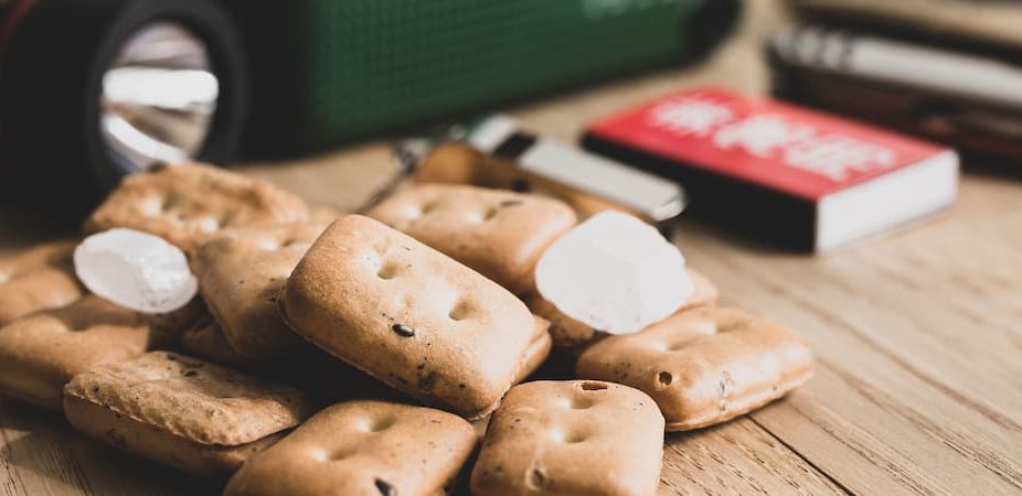 防災の日には、お菓子など非常食の見直しで早めの対策を